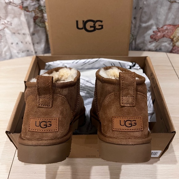 SOLD Ultra Mini UGG - Picture 4 of 8
